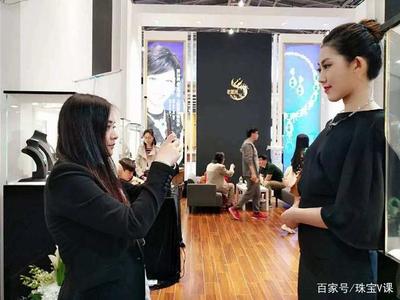 互聯(lián)網(wǎng)+大數(shù)據(jù)時(shí)代下，珠寶企業(yè)的網(wǎng)紅營(yíng)銷(xiāo)與粉絲經(jīng)濟(jì)新路徑